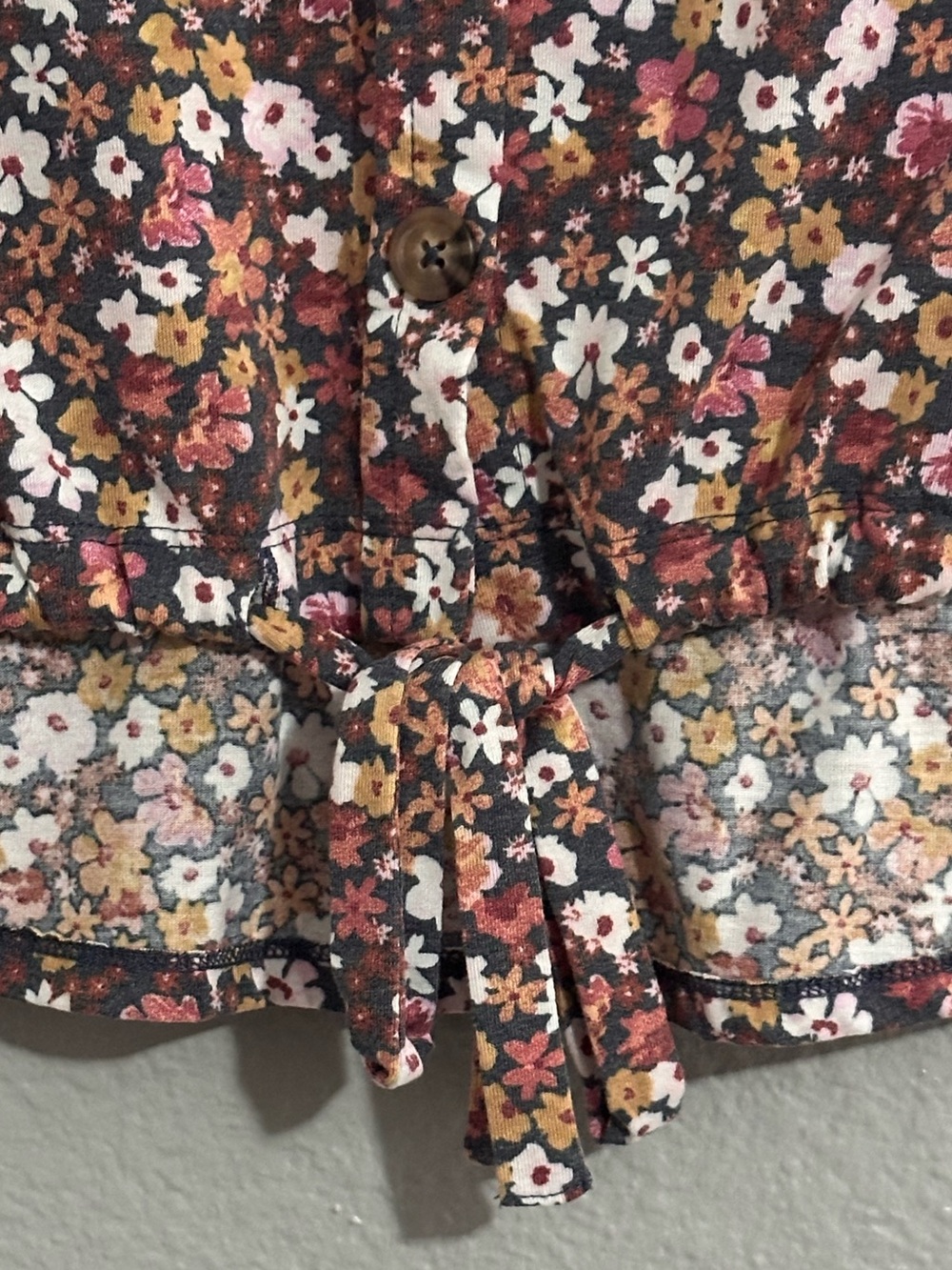 Truself Floral Button-Front Blouse with tie in the front size large - Picture 3 of 6